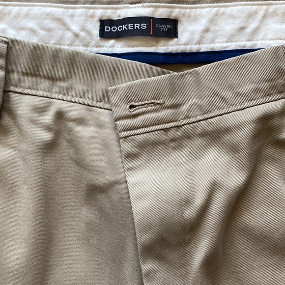 Classic Fit Dockers size 40x34 color tan - Picture 3 of 5